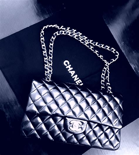 vide dressing sac chanel|Chanel handbags.